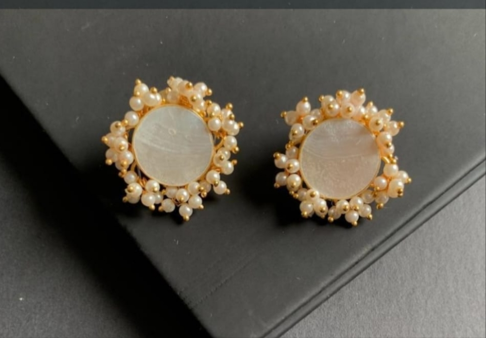 "Timeless Elegance: Matte Golden Earrings for a Sophisticated Look"